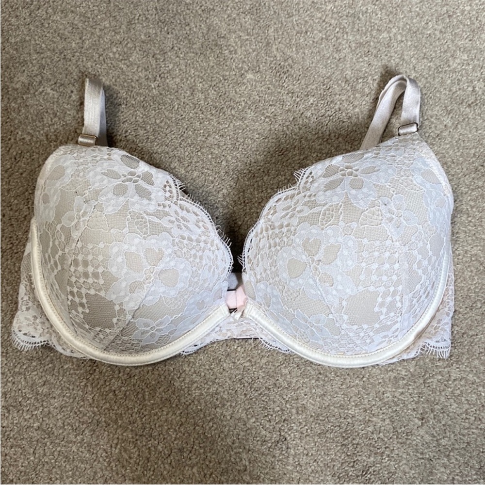 Victoria’s Secret Cream Full Lace Dream Angels Push Up Bra Size 32 DD